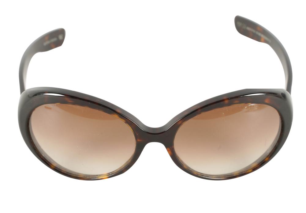 Appraisal: BOTTEGA VENETA GRADIENT SUNGLASSESbrown tortoiseshell acetate with model number BV