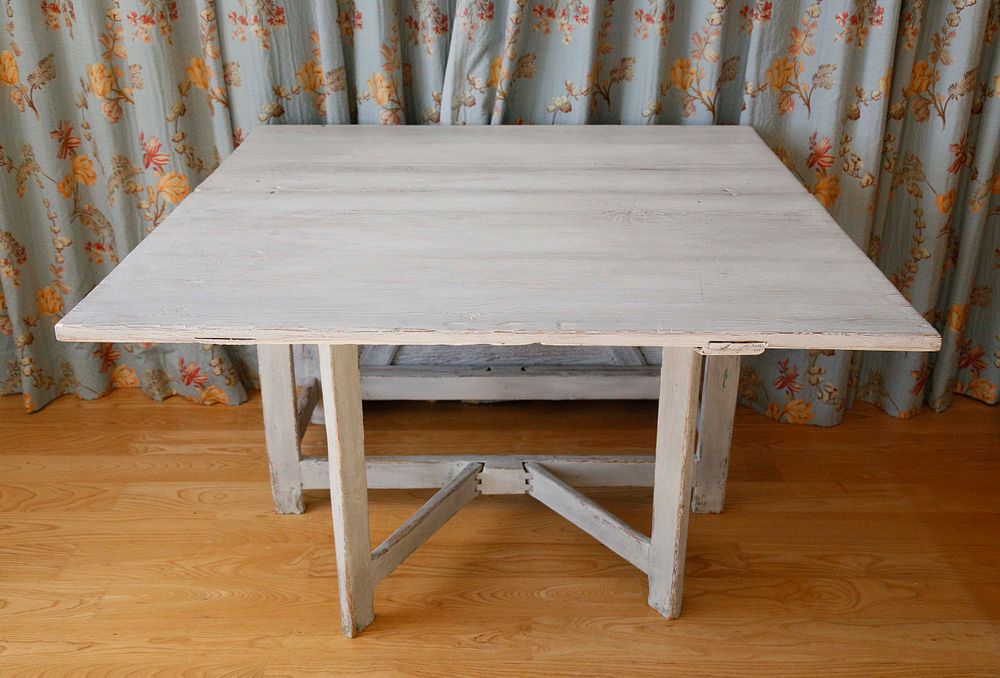 Appraisal: Vintage White Washed Oak Drop Leaf Dining Table Vintage White