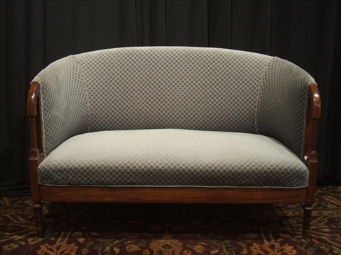 Appraisal: FEDERAL STYLE MAHOGANY SETTEE The slightly curved crest and seat