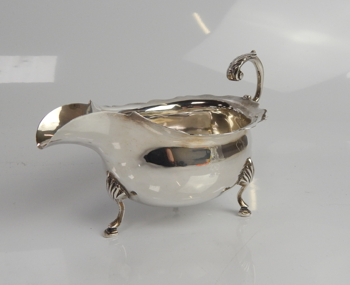 Appraisal: An Edwardian silver sauce boat of classical Georgian design with