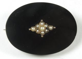 Appraisal: Victorian K Gold Onyx Pearl Mourning Brooch English circa s