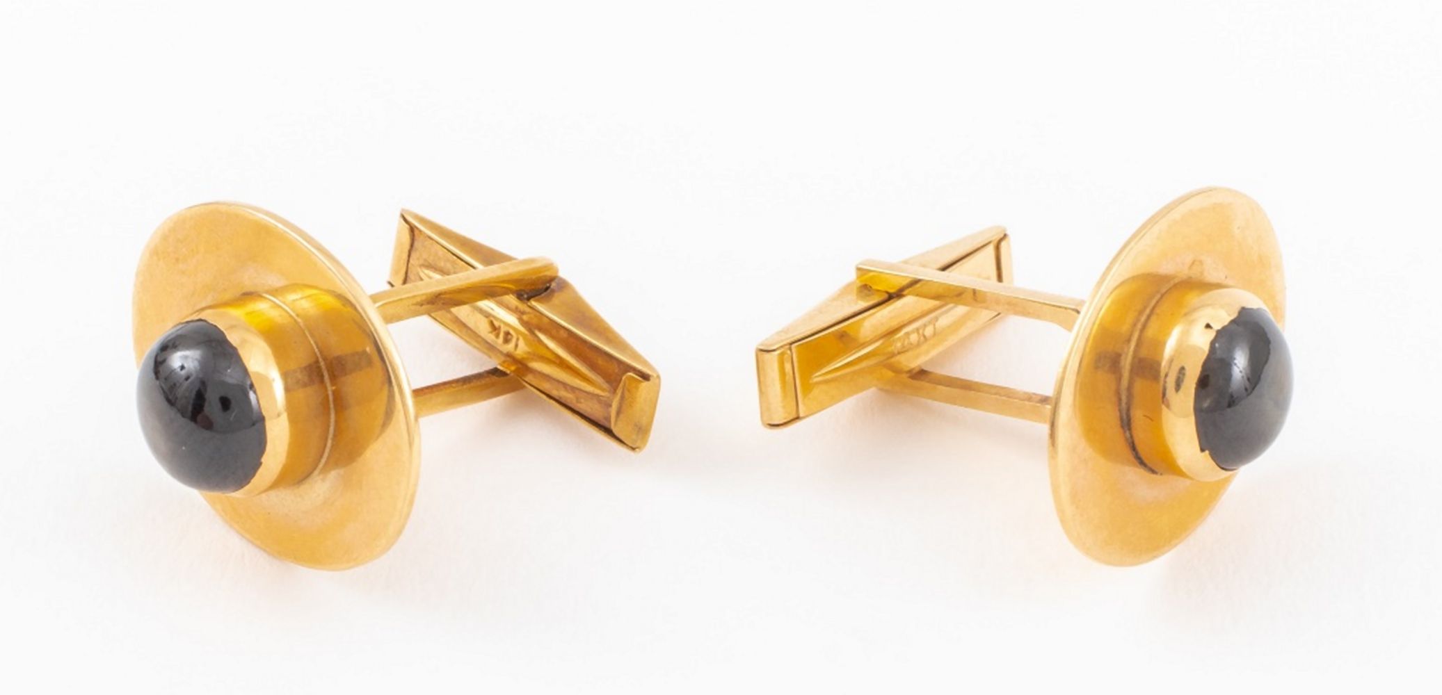 Appraisal: K YELLOW GOLD BLACK STAR SAPPHIRE CUFFLINKS K yellow gold