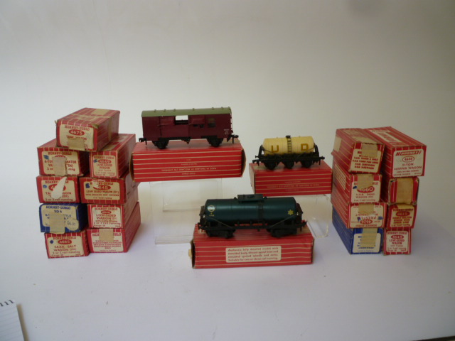 Appraisal: Twenty one Hornby Dublo Super Detail wagons comprising horse box