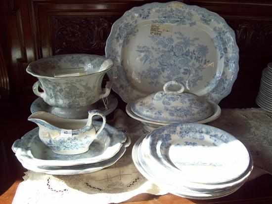 Appraisal: A COLLECTION OF THIRTEEN ASSORTED ITEMS INCLUDING BLUE AND WHITE