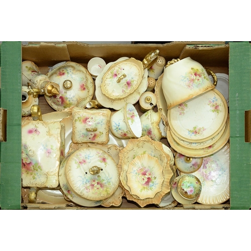 Appraisal: A quantity of Fielding's Royal Devon pottery to include teapot