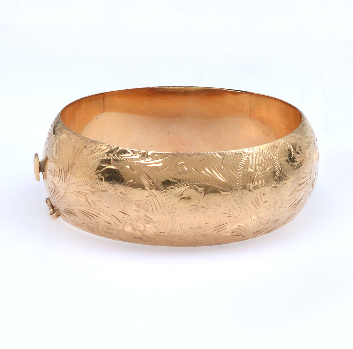 Appraisal: WIDE K GOLD BANGLE K yellow gold '' bangle has