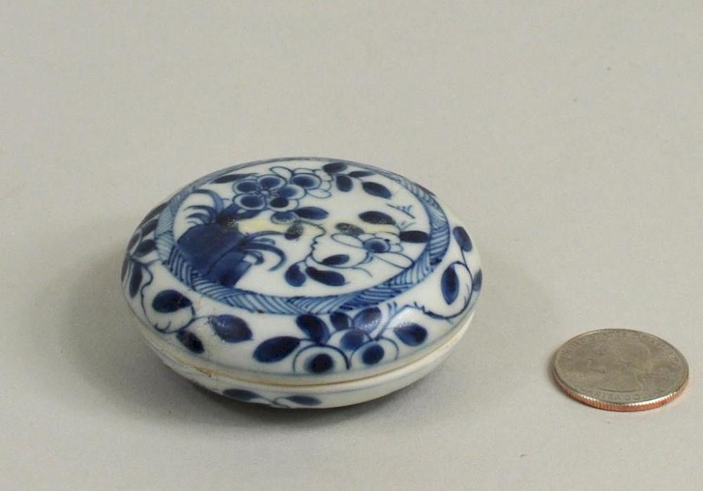 Appraisal: Small Chinese Porcelain Qing Powder Box Small Chinese porcelain Qing