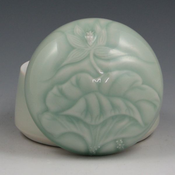 Appraisal: Cliff Lee Pottery Jewelry Box with celadon glaze The box