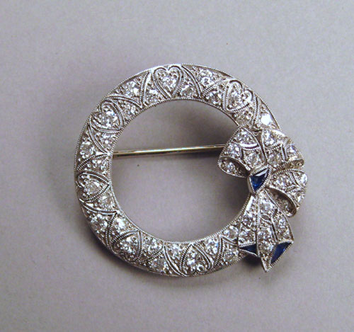 Appraisal: K white gold circle pin with bow ca the top