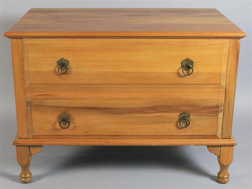 Appraisal: PINE QUEEN ANNE STYLE SMALL BLANKET CHEST molded hinged top