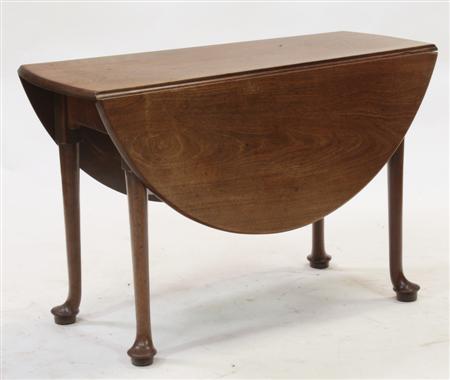 Appraisal: A Georgian mahogany drop leaf table the oval top over