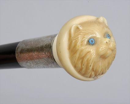 Appraisal: SIMULATED IVORY-HANDLED STAINED WOOD WALKING STICK The head gazing up