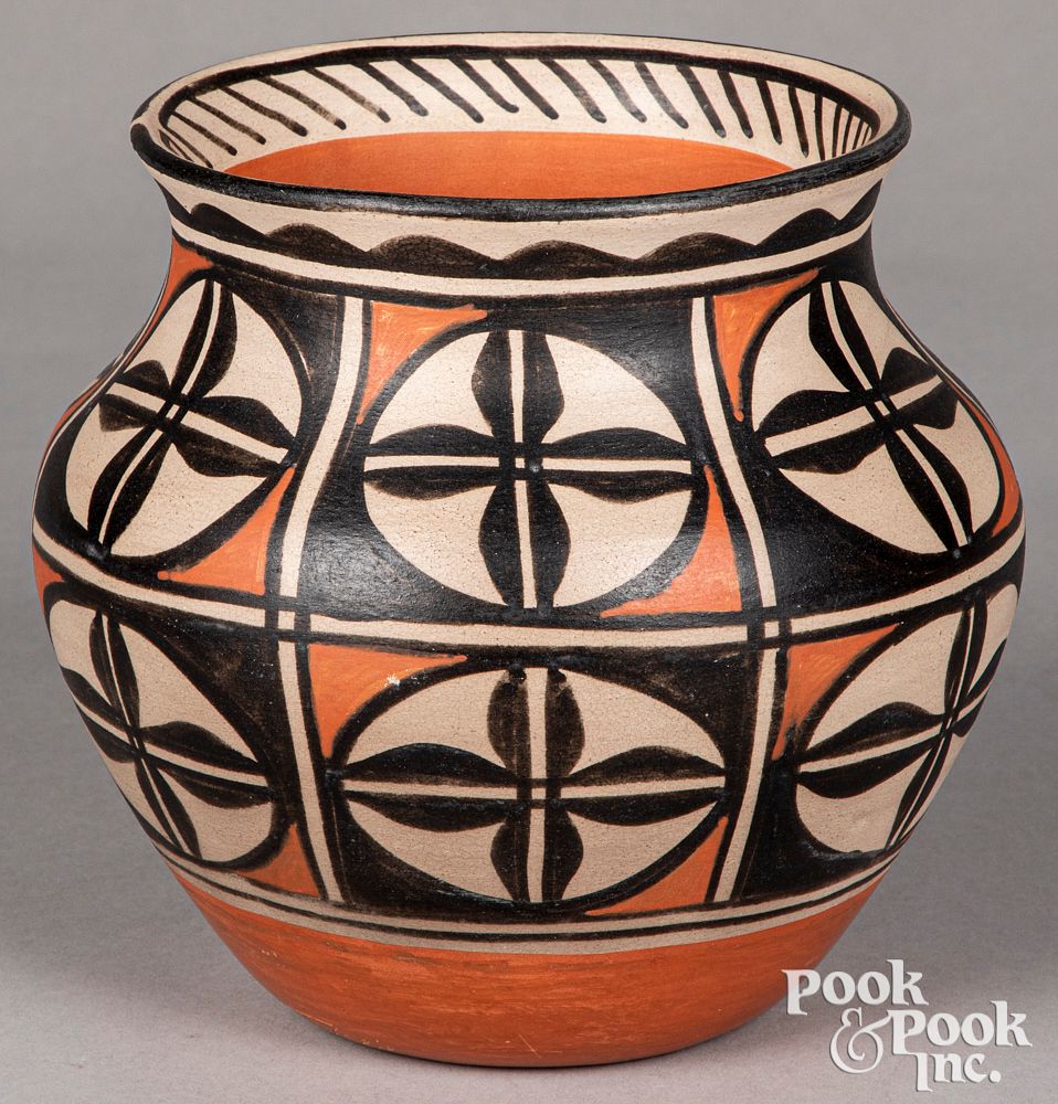 Appraisal: Santo Domingo Pueblo Indian pottery olla Robert Tenorio - Santo