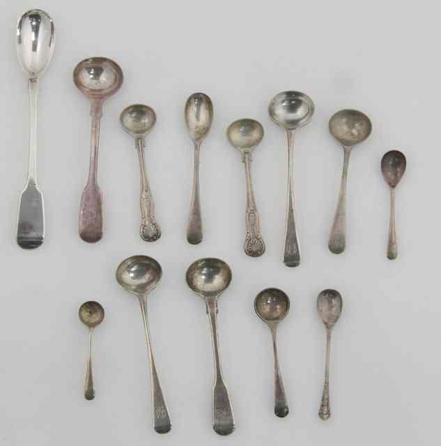 Appraisal: A Victorian fiddle pattern silver salt spoon London and sundry