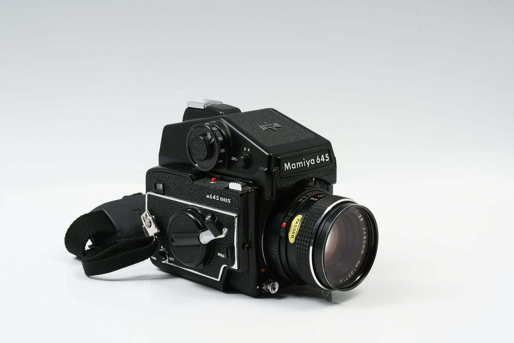 Appraisal: MAMIYA MEDIUM FORMAT CAMERA Light seals need to be replaced