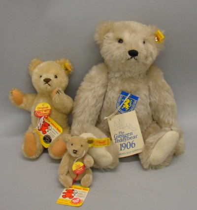 Appraisal: Lot of tagged mohair bears Tan Original Teddybar White Original