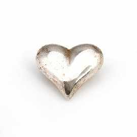 Appraisal: A sterling silver heart shaped brooch by Tiffany Co approximately