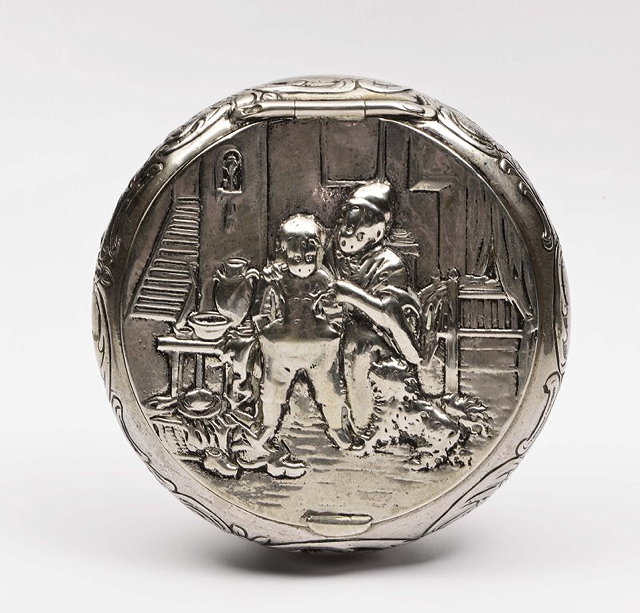 Appraisal: A CONTINENTAL SILVER PLATED SNUFF BOX of circular form with