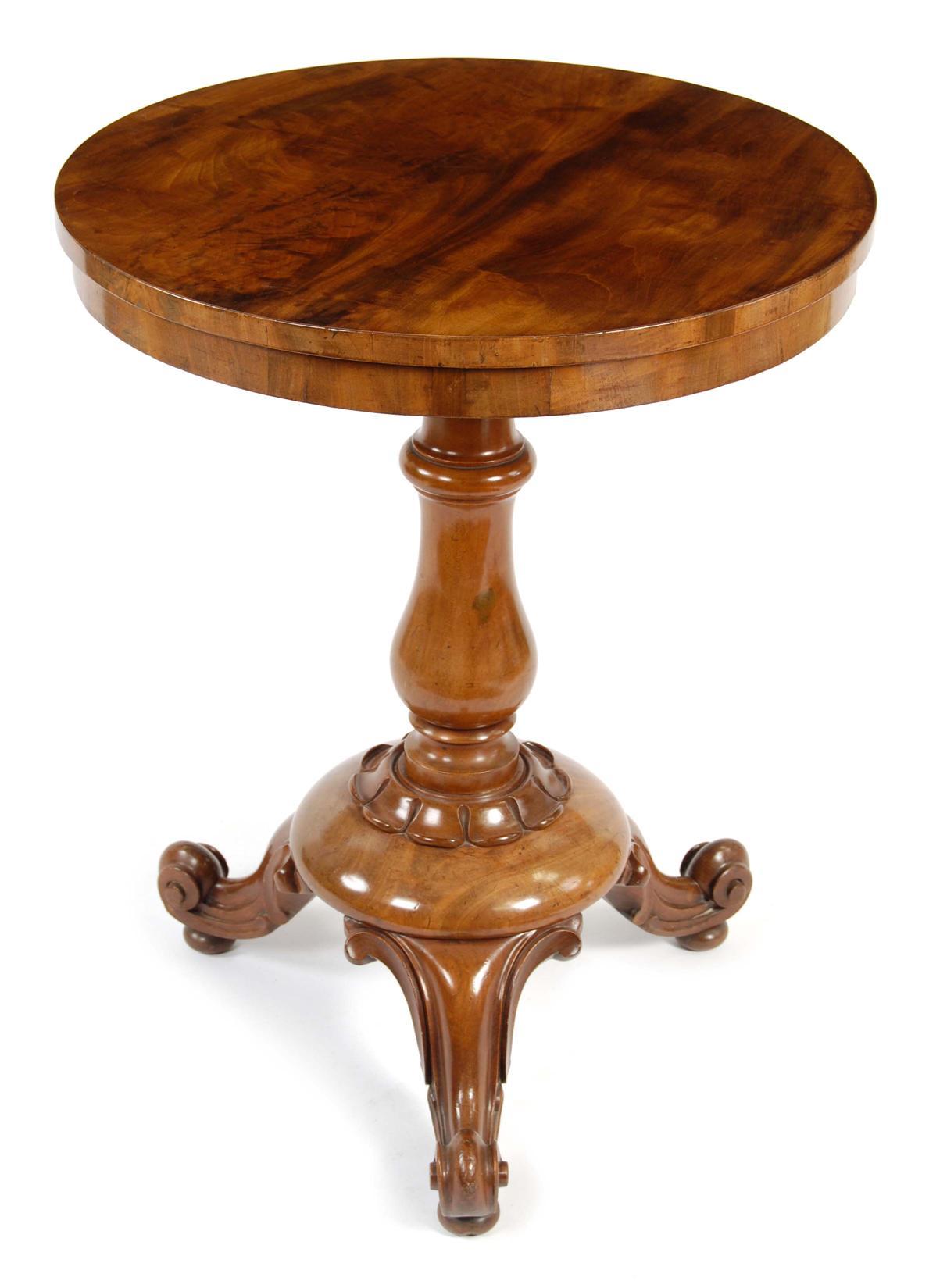 Appraisal: An early Victorian mahogany tripod table