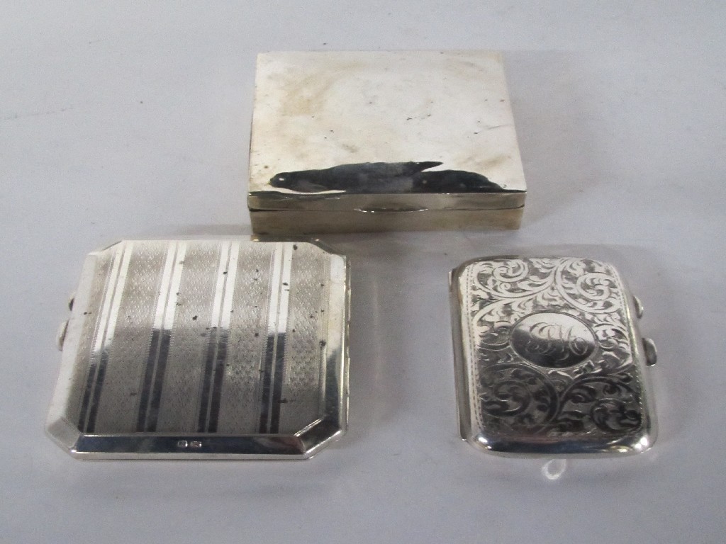 Appraisal: Lot comprising silver cigarette box two cases and a cigarette