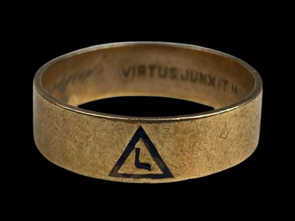 Appraisal: K Gold Masonic RingWeight g Size Ring has Masonic inscription