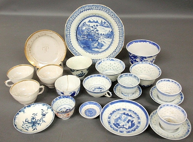 Appraisal: - Group of twenty-one pieces of Chinese porcelain- cups plate