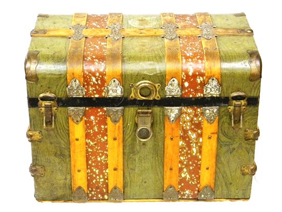 Appraisal: Steamer trunk with speckled and grained faux finish rounded edges