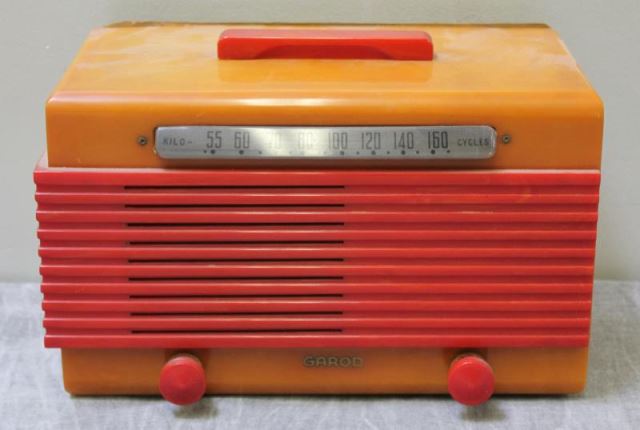 Appraisal: Vintage Garod Commander Radio Bakelite construction in butterscotch and red