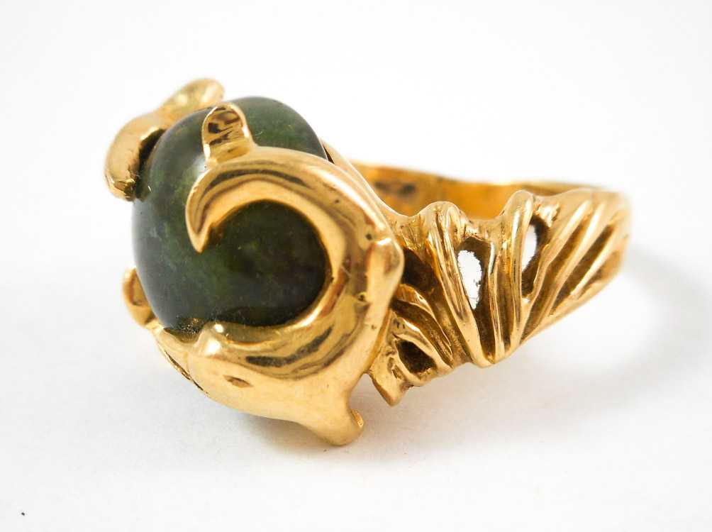 Appraisal: MAN'S JADE AND FOURTEEN KARAT GOLD RING The heavy yellow