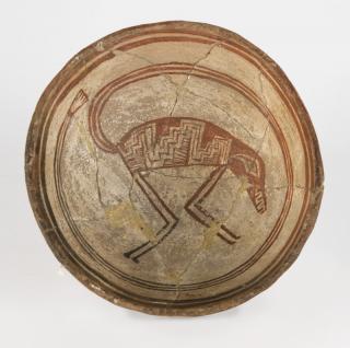 Appraisal: A Mimbres coatimundi Circa th century the circular pottery bowl