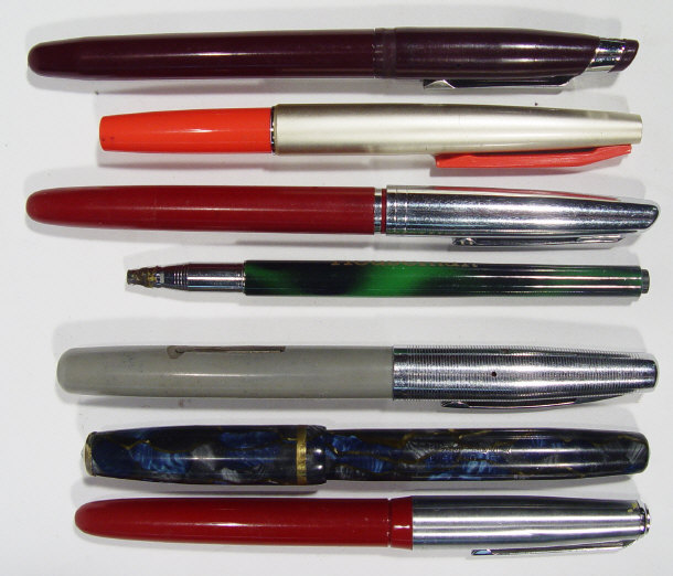 Appraisal: Group of fountain and ballpoint pens including a blue marbleised