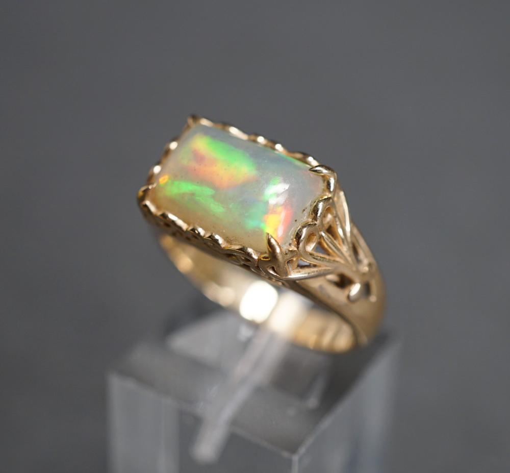 Appraisal: -KARAT YELLOW-GOLD AND JELLY OPAL RING GROSS DWT SIZE -Karat