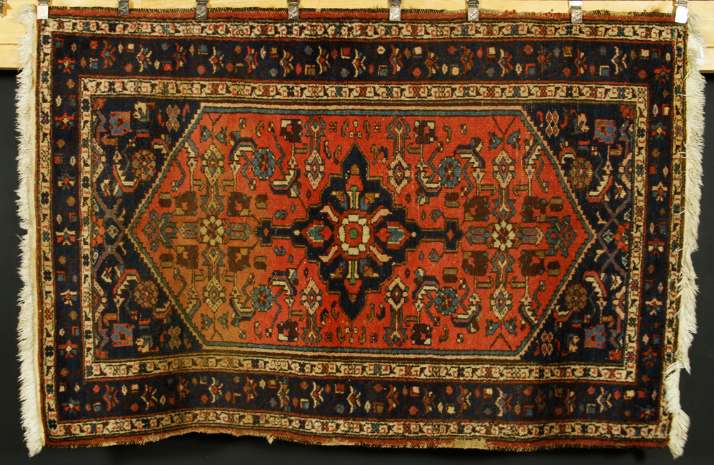 Appraisal: - Semi-Antique Northwest Persian Rug Semi-antique northwest Persian rug l