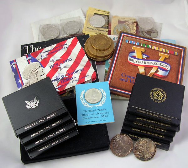 Appraisal: Miscellaneous lot of commemoratives including Thomas Jefferson Coinage Currency set