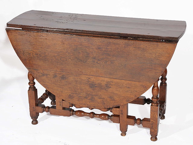 Appraisal: AN TH CENTURY OAK OVAL DROP-LEAF DINING TABLE on gateleg