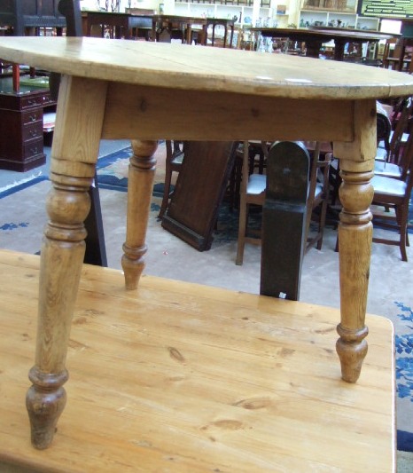 Appraisal: A th century pine circular cricket table on turned legs