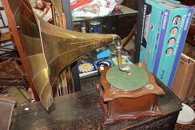 Appraisal: AN OLD OAK CASED GRAMAPHONE with serpentine sides and brass