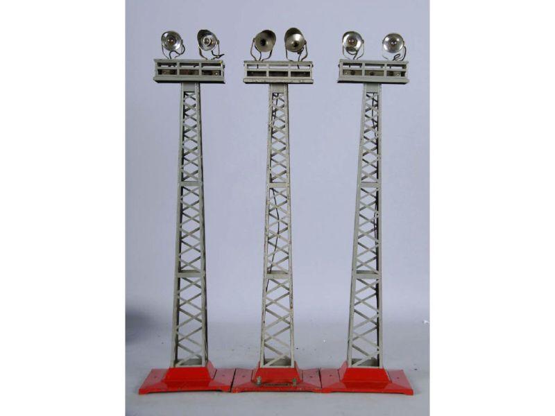 Appraisal: Lot of Lionel Floodlight Towers Description Each '' T Two