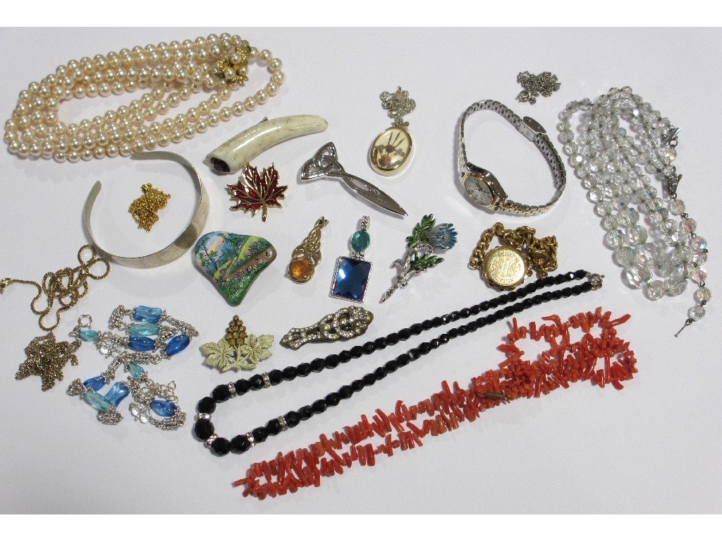 Appraisal: Lot comprising jet and crystal beads paste pearls coral beads