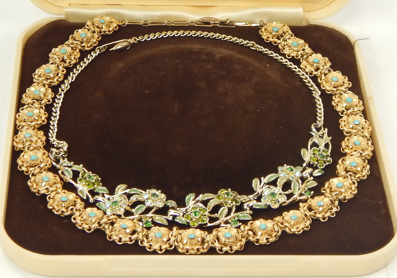 Appraisal: Costume jewellery comprising floral effect necklace with turquoise coloured stone