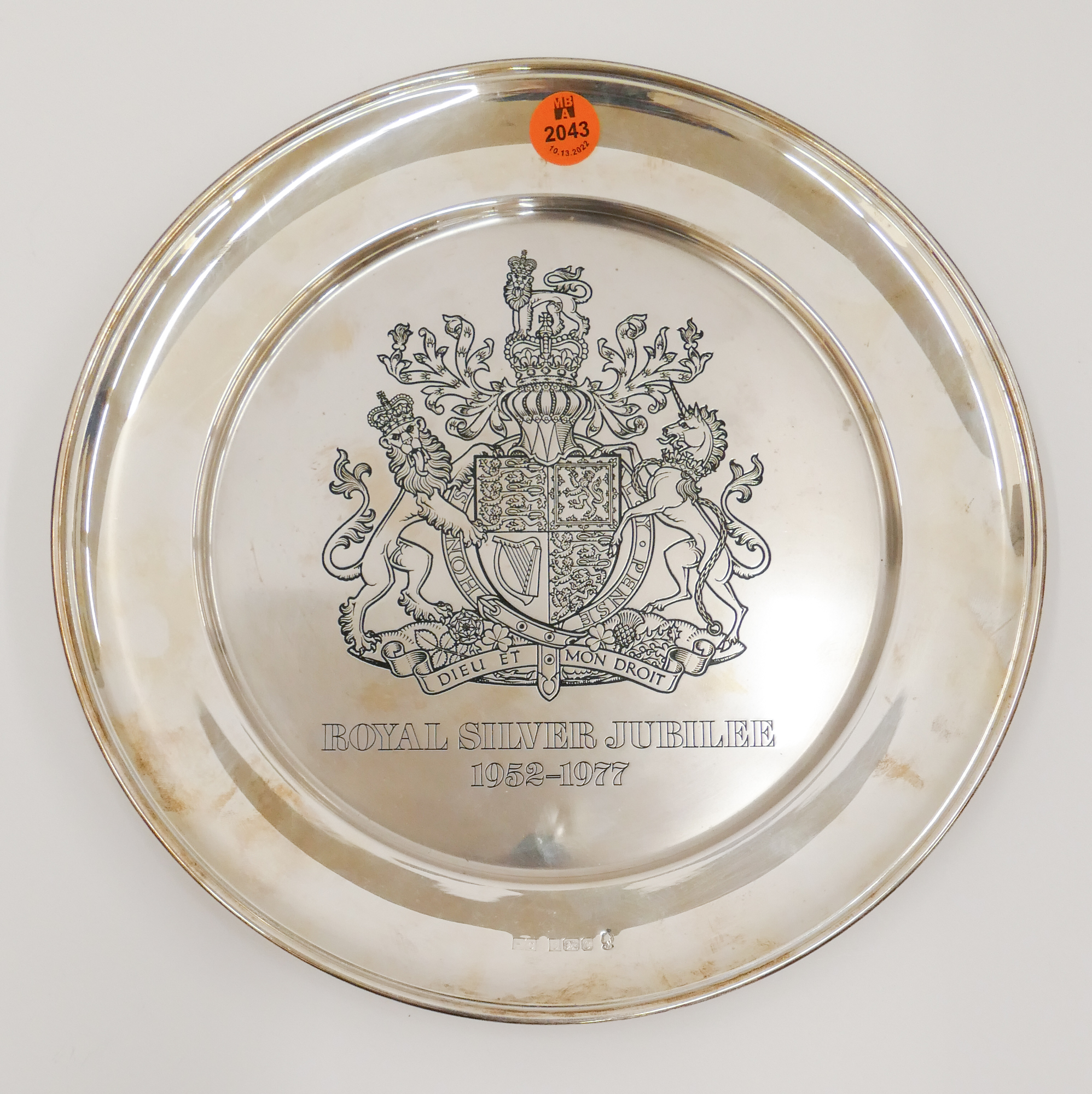 Appraisal: English Sterling Royal Silver Jubilee Plate - '' diameter Comes