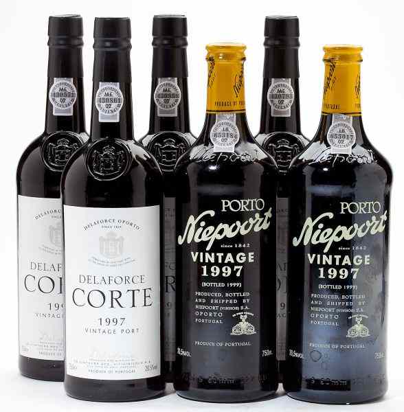 Appraisal: Delaforce Niepoort Vintage Port total bottlesVintage Delaforce into neck bn