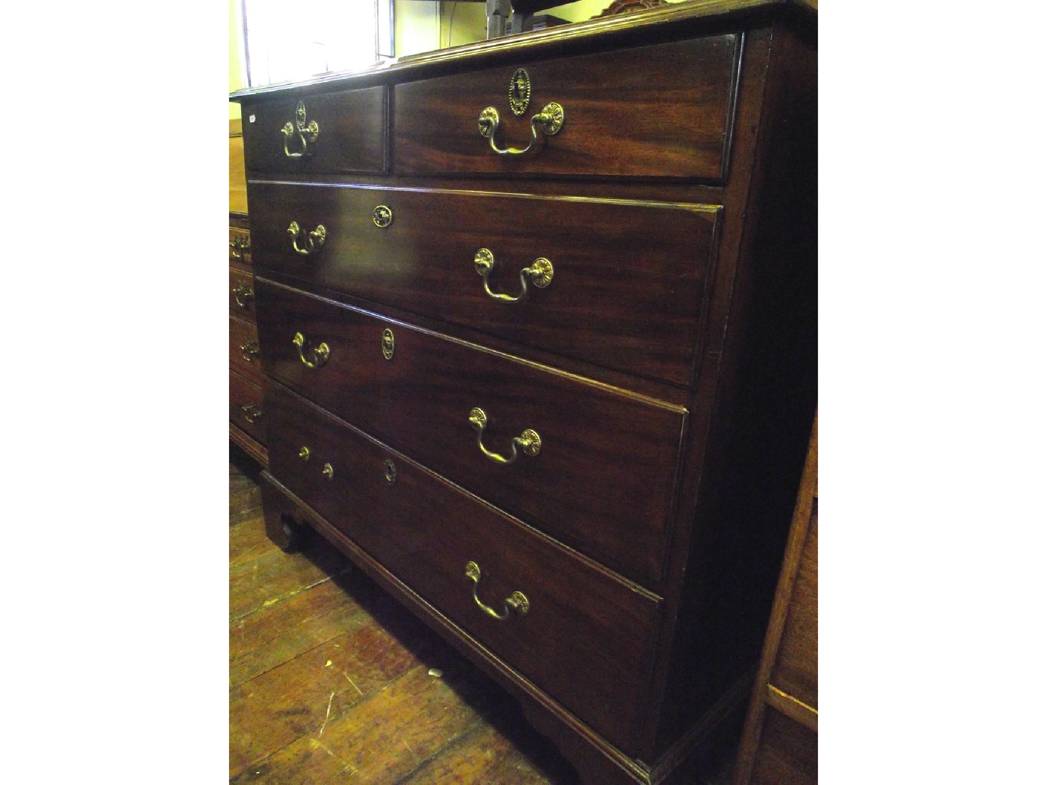 Appraisal: A good quality Georgian mahogany chest of three long and