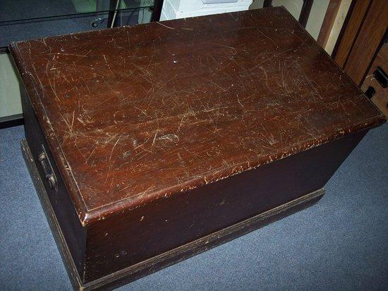 Appraisal: A pine blanket box with plinth base cm wide