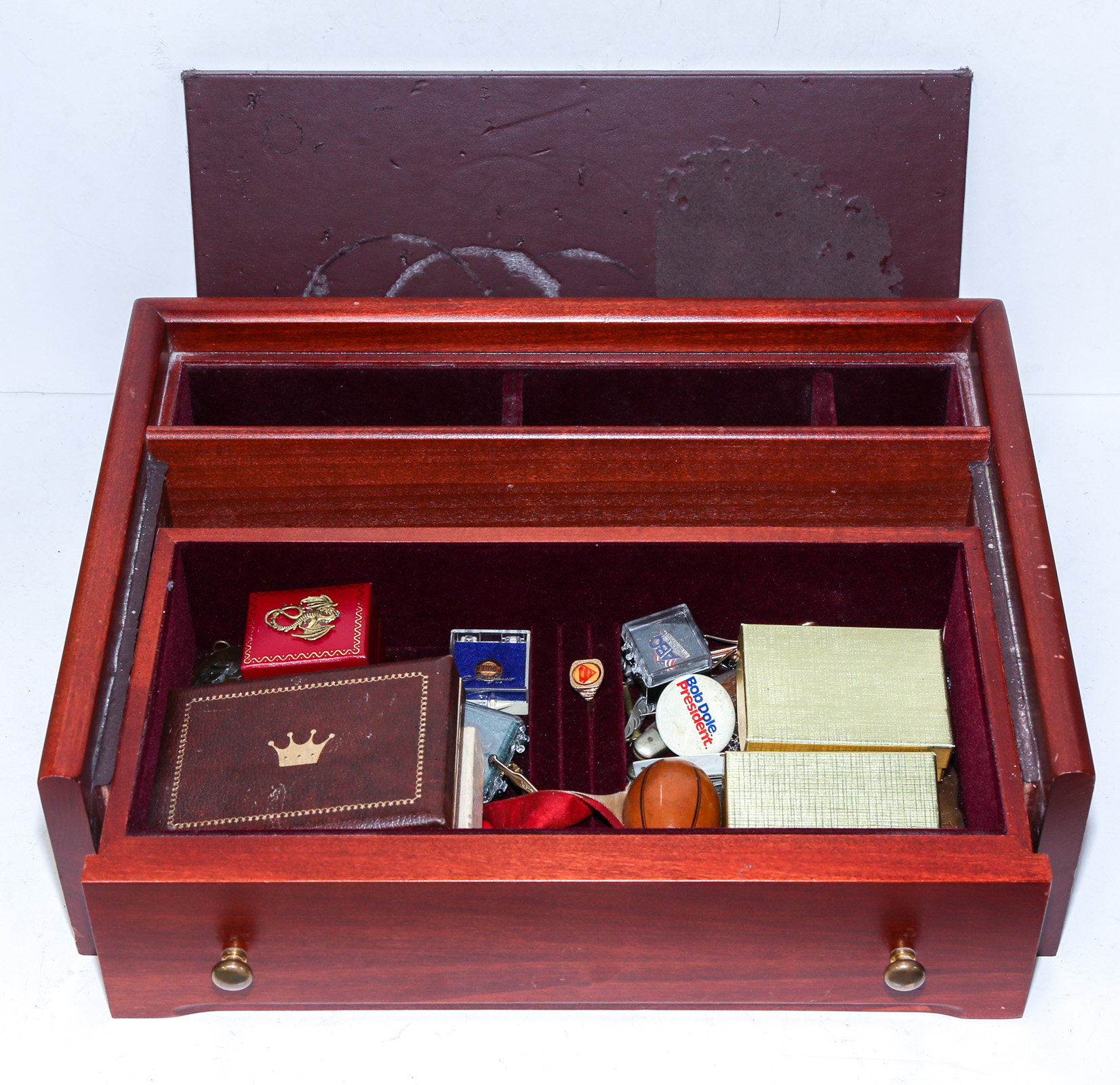 Appraisal: A WOODEN BOX OF ASSORTED ITEMS Including a vintage University