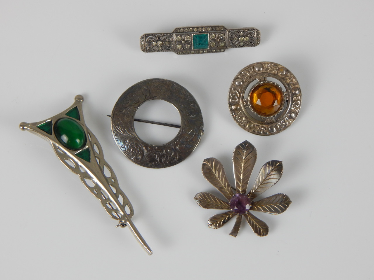 Appraisal: Five brooches to include an Art Deco style stone set