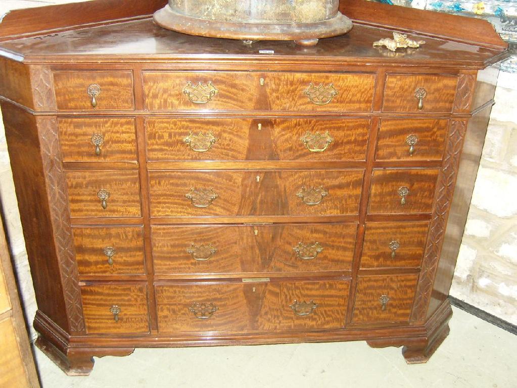 Appraisal: to match lots A good quality mahogany corner chest fitted