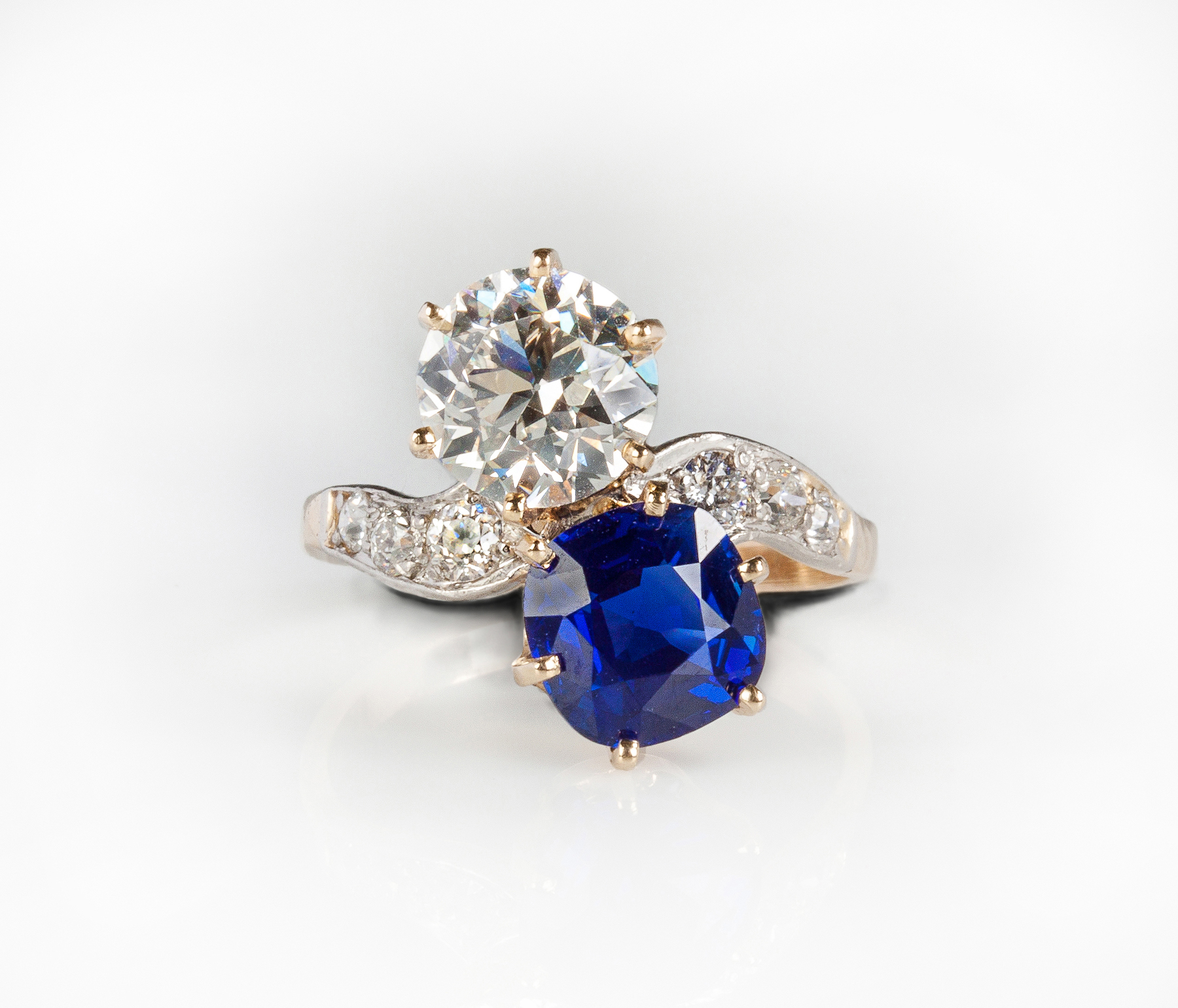 Appraisal: Kashmir Sapphire and Diamond Ladies Vintage Ring Platinum and Gold