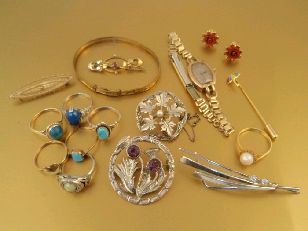 Appraisal: Small gold and silver and costume jewellery items including Victorian