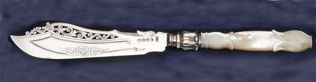 Appraisal: A Victorian silver butter knife with mother of pearl handle